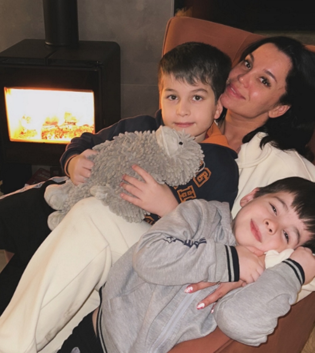 Юлия Колисниченко с сыновьями. Фото: соцсети