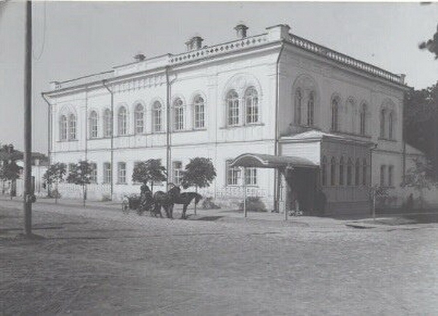 "Дом губернатора" до революции