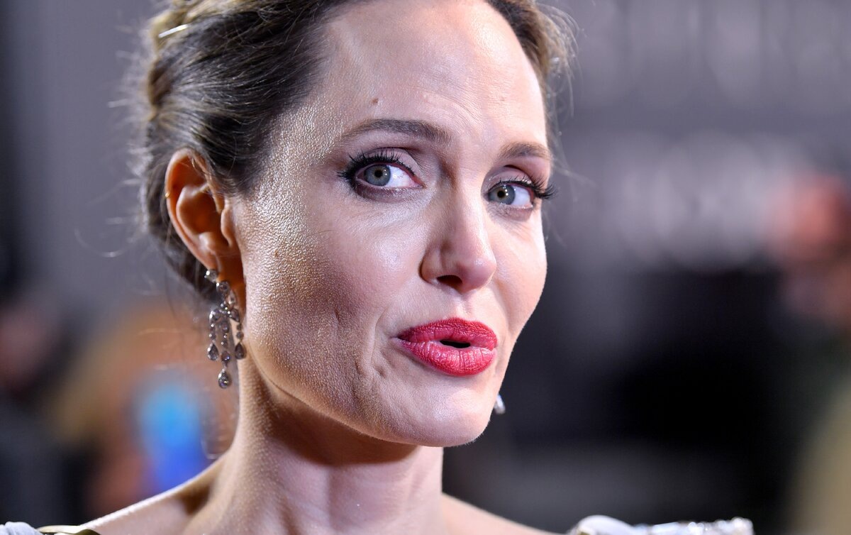 Анджелина Джоли