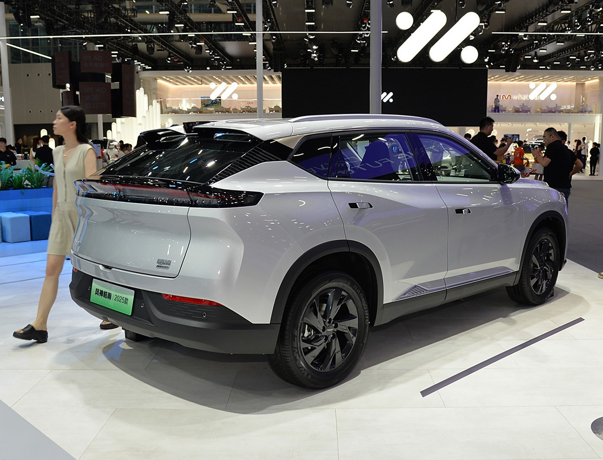 Оформление задней части обновленного кроссовера