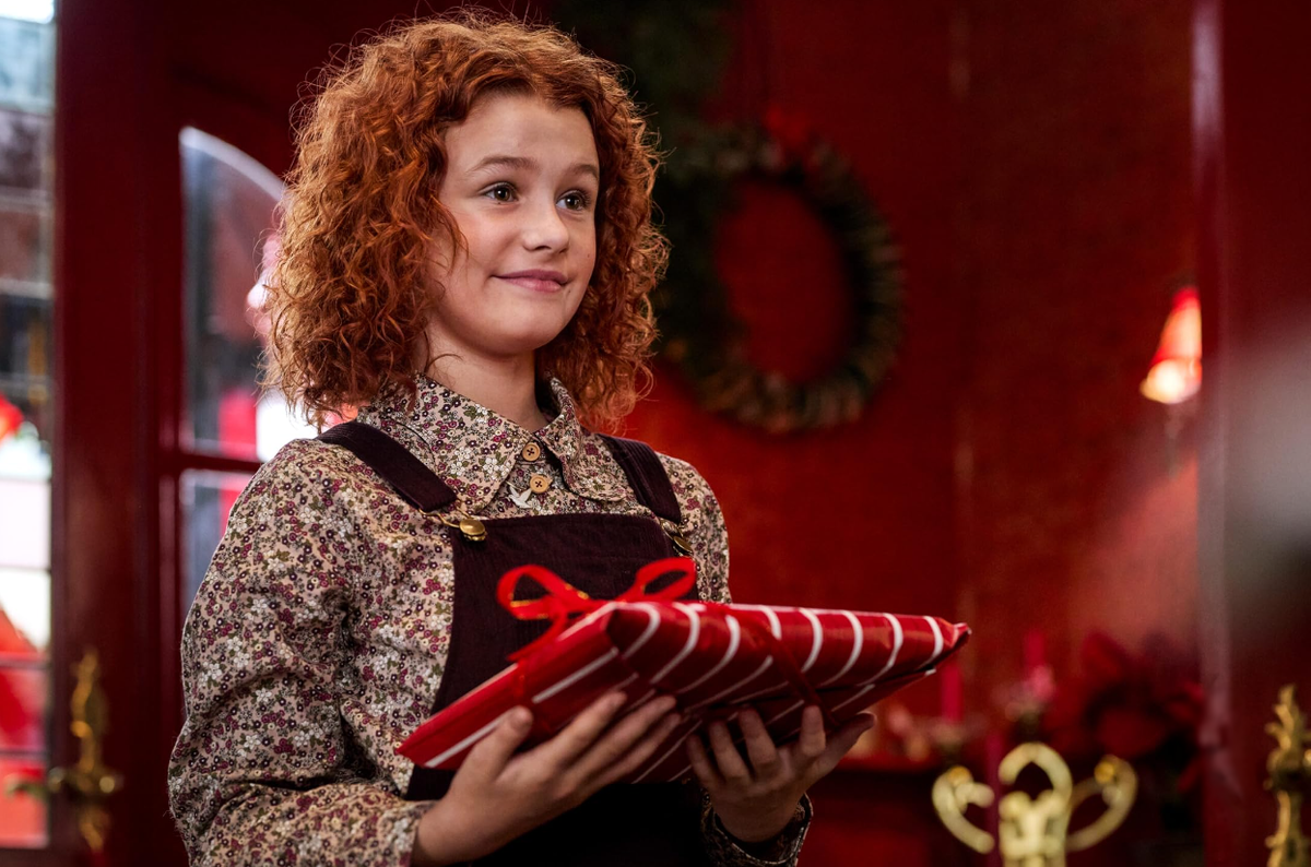 Кадр из фильма Снежная сестрёнка (2024)