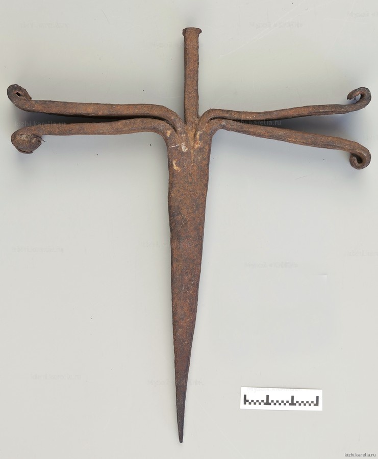 Избу освещает огонёк светца, зимний вечер длится, длится без конца