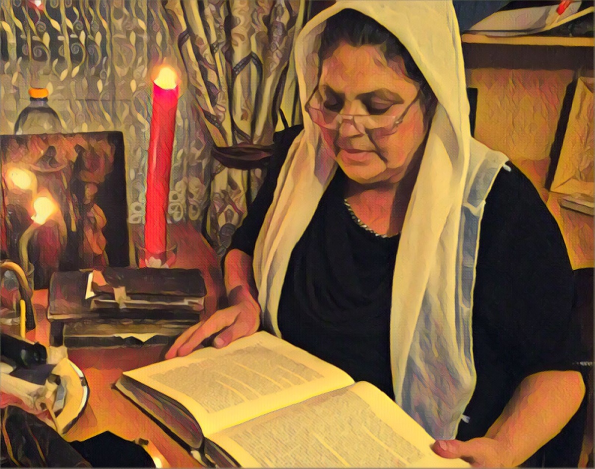 Бабушка гадает им по книге