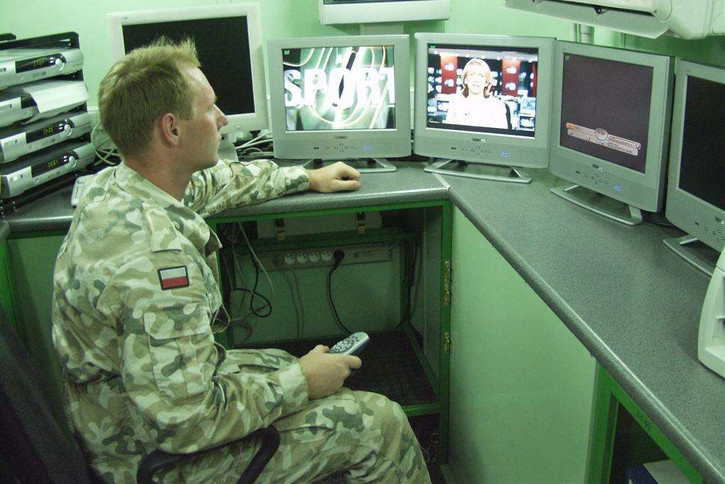 Реализуют эту политическую технологию сотрудники "Центра информационно-психологических операций ВС США".