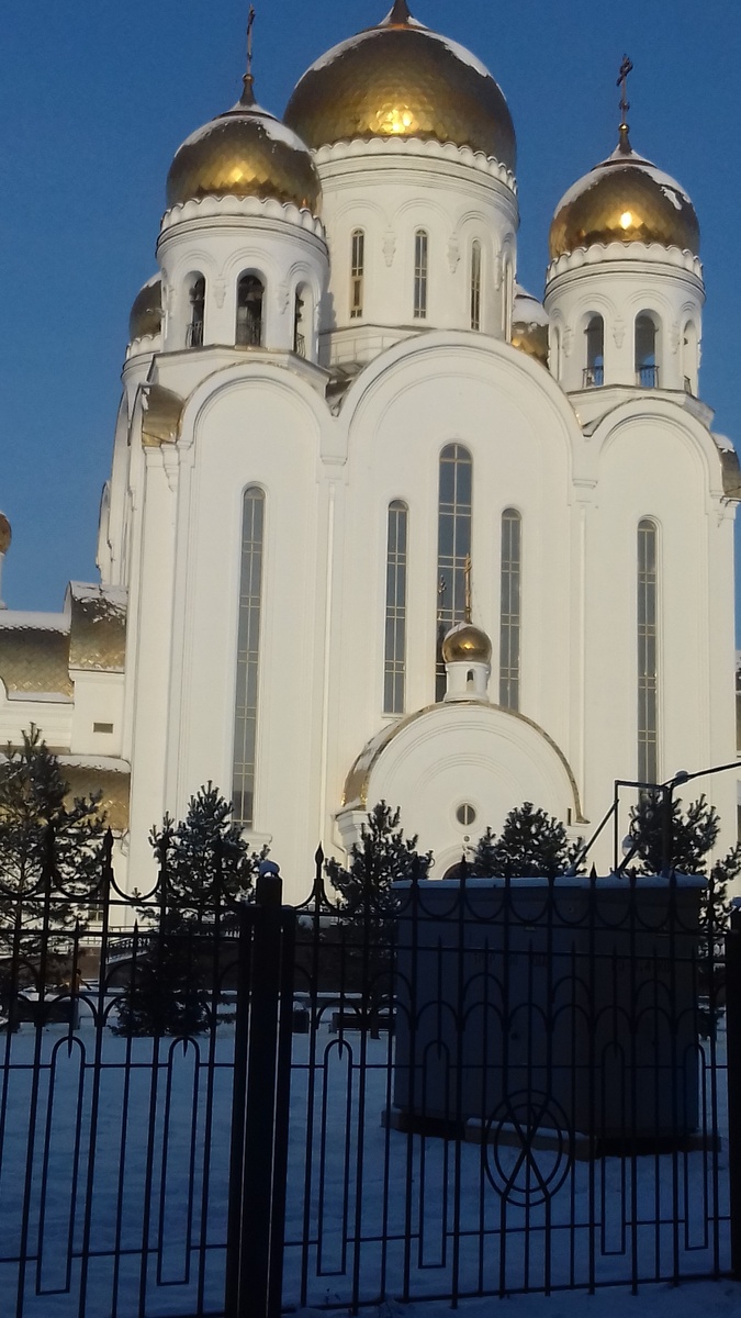 Золотые купола. Храм Рождества Христова  в городе Красноярске.