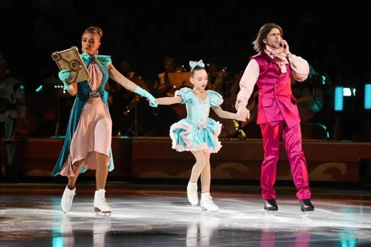    Татьяна Навка с дочерью Надеждой и Петр Чернышев Соцсети