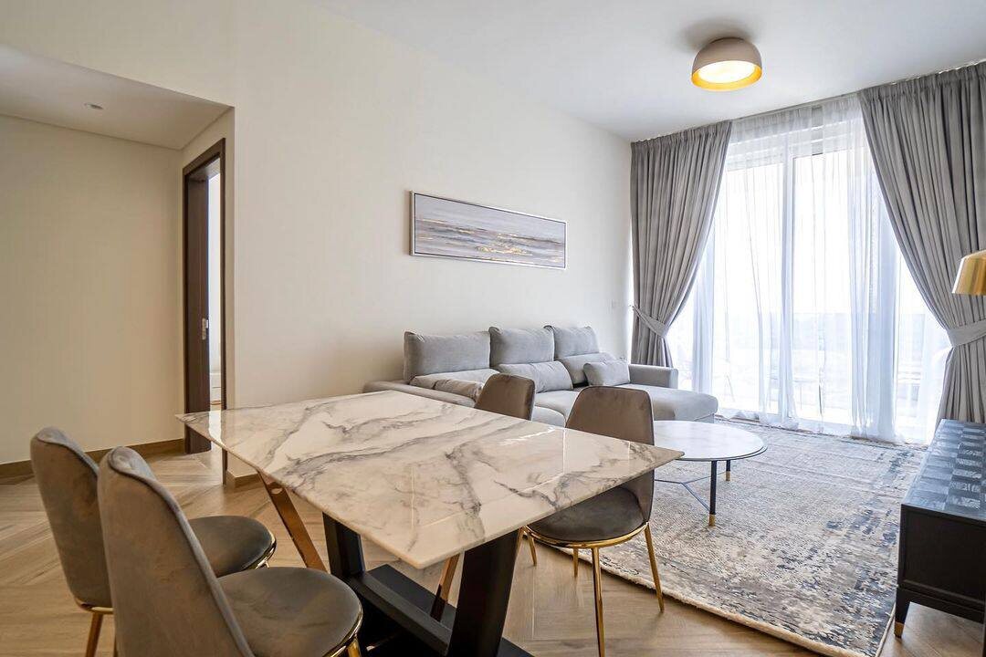 Запрос у заказчиков был на базовый минималистичный интерьер 