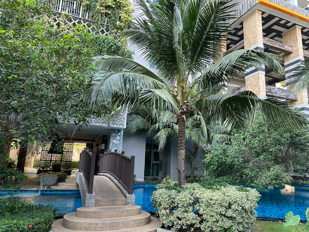 Дворик Ривьеры на Джомтьене в Паттайе.