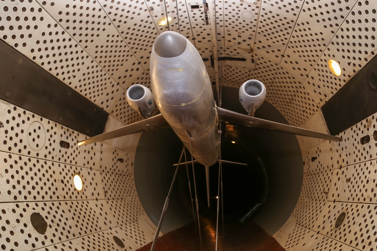 Модель SJ-100 в аэродинамической трубе ЦАГИ