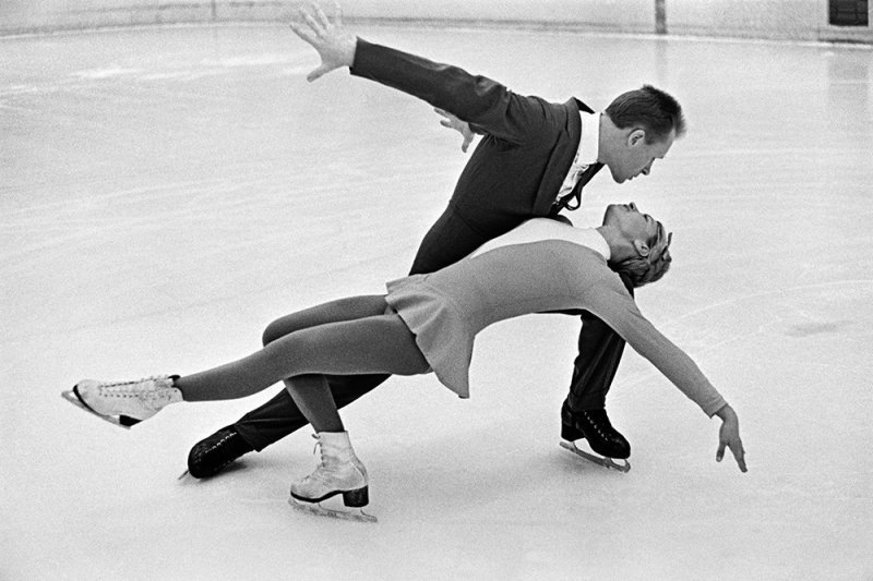 Олимпийские чемпионы Людмила Белоусова и Олег Протопопов, 1964 год.