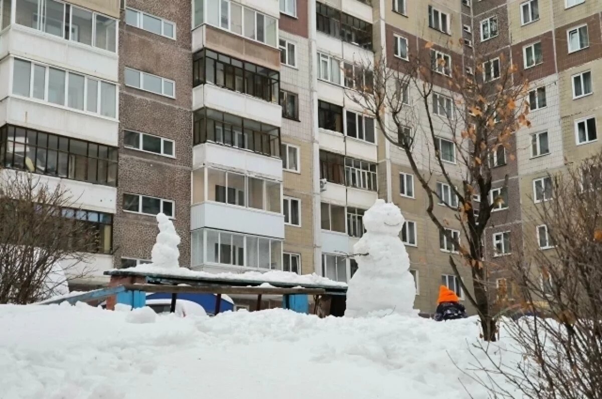    Жители Томска вновь устроили парад снеговиков: фоторепортаж