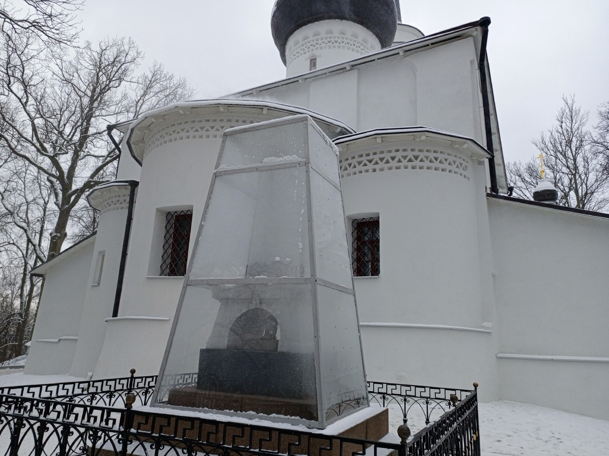Последнее пристанище Пушкина в Святогорском монастыре. Фото автора. 