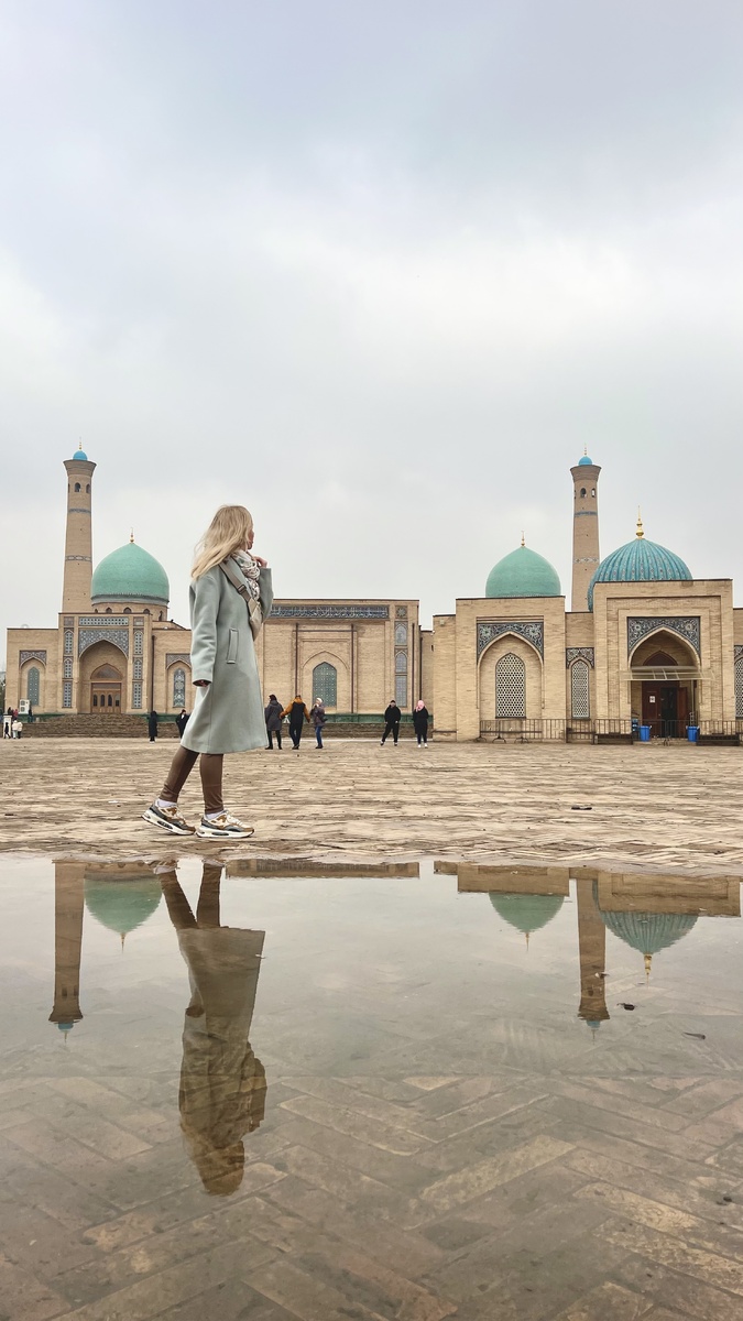 Вид на мечеть Хазрати Имам с площади 
