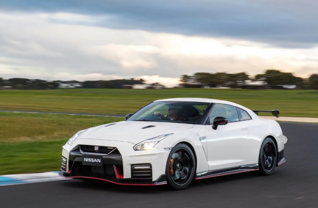 В 2025 году компания Nissan прекратит производство GT-R. По словам представителей компании Nissan, проблема заключается в невозможности изготовления некоторых деталей из-за сложности сборки. В 2024 году компания Artisan готовит Nissan GT-R R35, стилизованный под R34, с двигателем мощностью 1000 л.