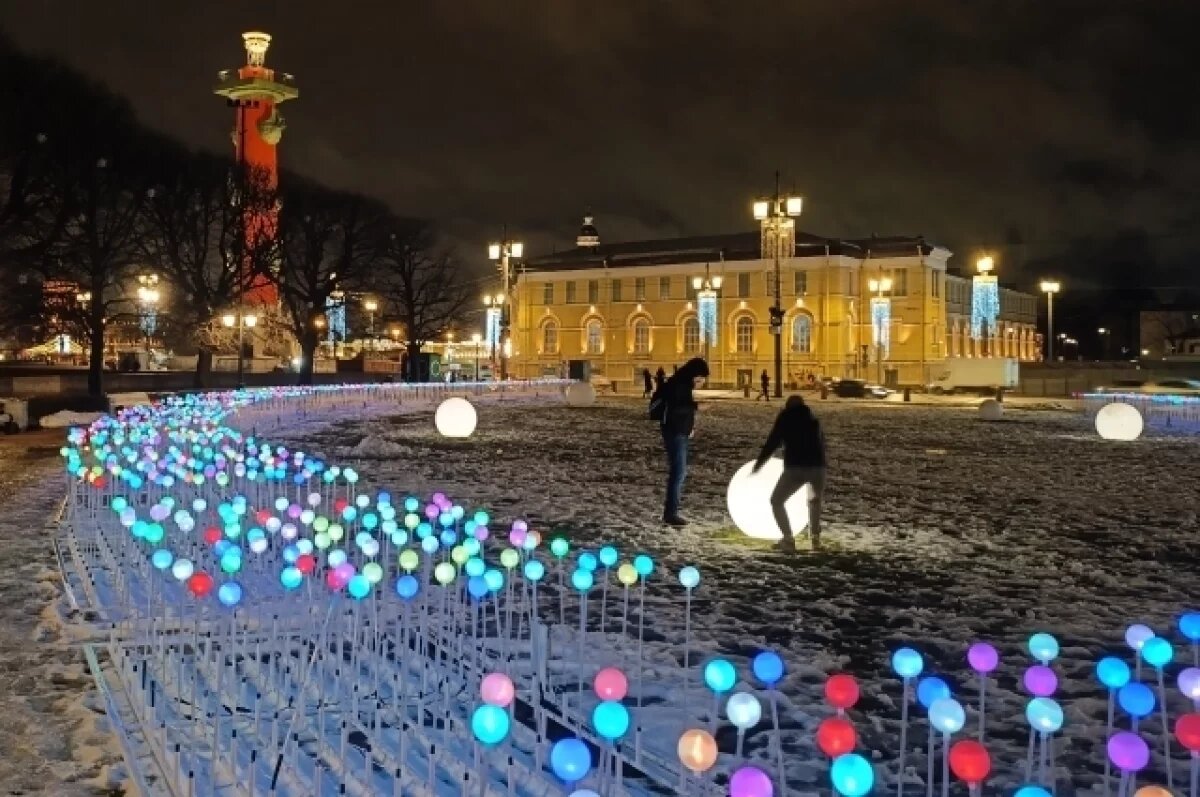    Ростральные колонны зажгут в честь Рождества