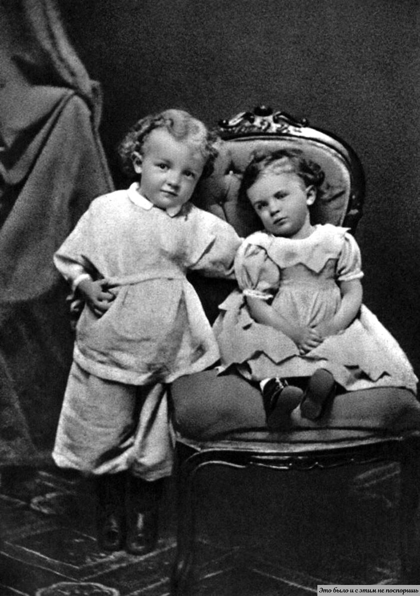 Владимир Ульянов в возрасте 4 лет со своей сестрой Ольгой. Симбирск, 1874 год Государственный исторический музей