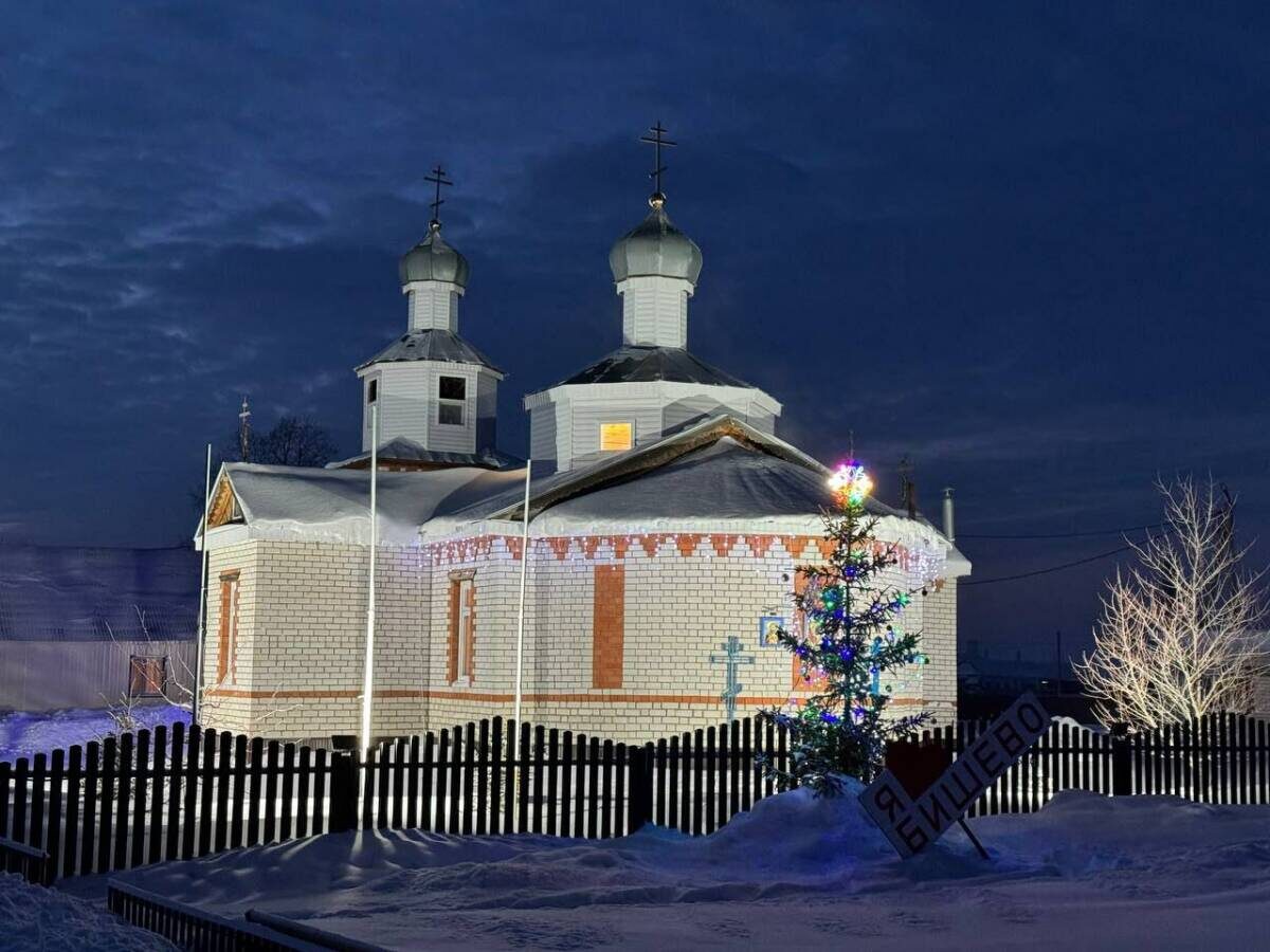 ​Жители Бишево мечтали о храме – они настолько хотели жить церковной жизнью, что своими силами построили церковь. Фото предоставлено иереем Сергием Грязновым