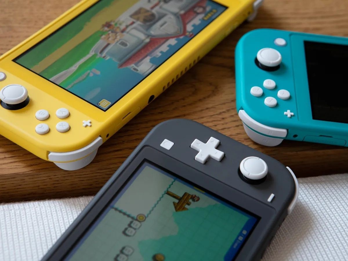    По кусочкам. В сеть просочились фотографии контроллера Nintendo Switch 2