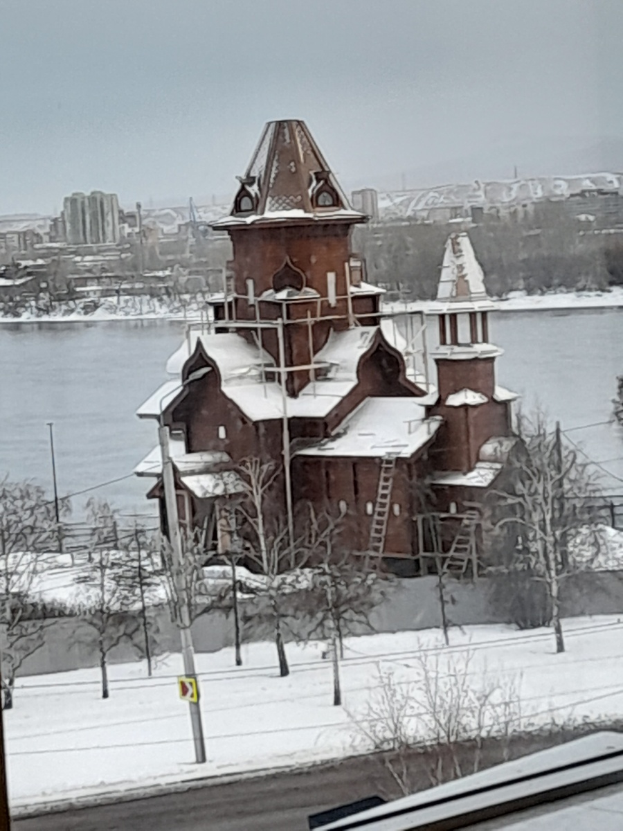 Фото автора.  На набережной строится храм