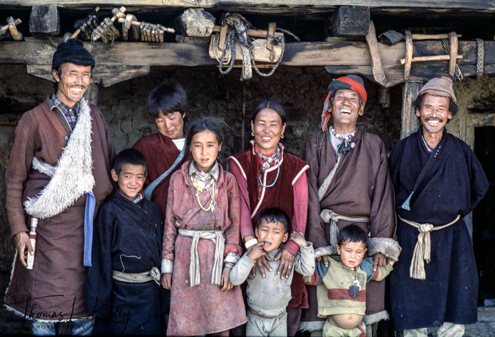 Одна жена на всех братьев и другие формы многомужества — в каких странах и зачем оно нужно