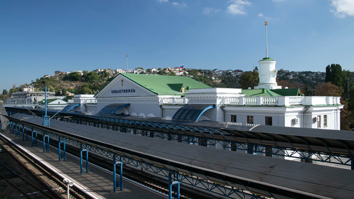 Вокзал в Севастополе. Фото с сайта https://dzen.ru/a/ZexTQMoT9w3F7cjN. Взято с Яндекс.Картинки