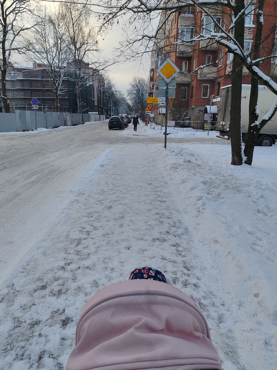 Начали мы прогулку по Церковной улице, в сторону рынка