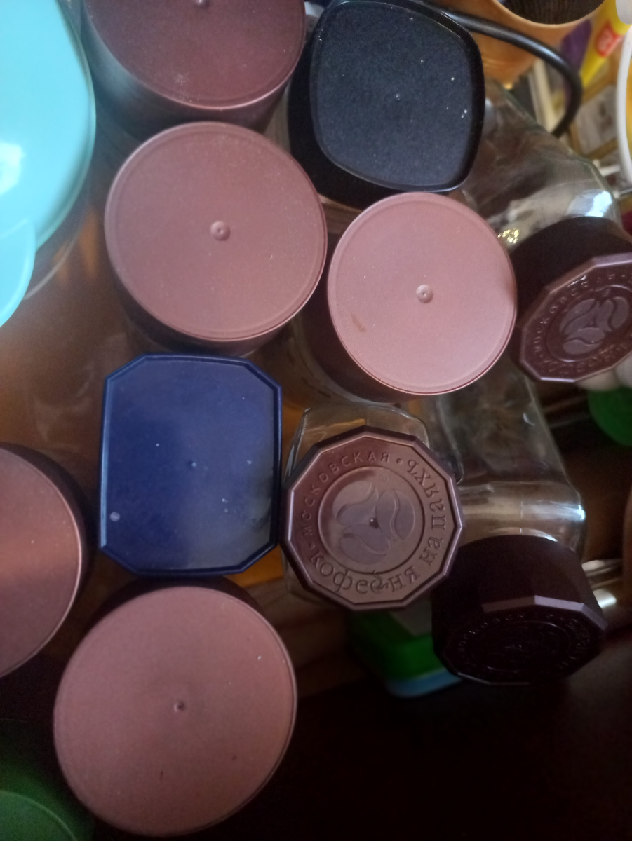 Кто-то выбрасывает, я складирую)))