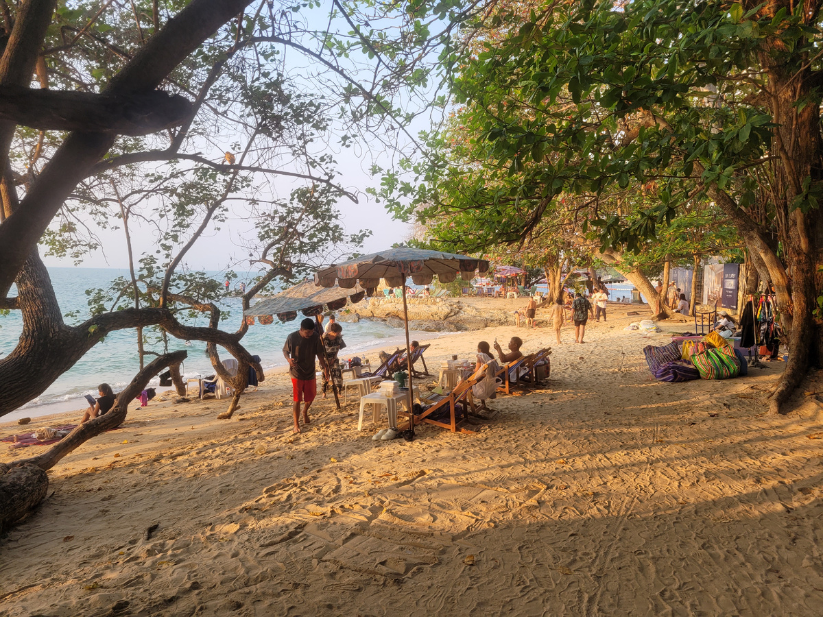 Пляж Наклуа