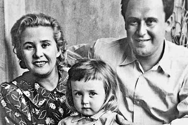  Василий с родителями. Борис Николаевич Ливанов и Евгения Казимировна Ливанова