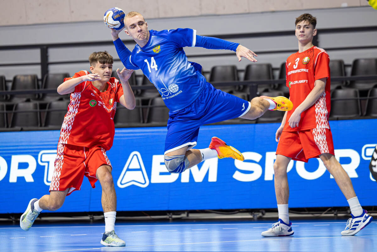    Ярослав Юдин против белорусских защитников