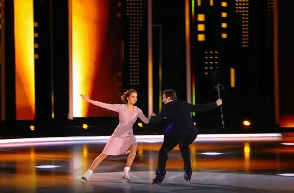    Партнером Дины Авериной по льду стал фигурист Дмитрий Соловьев. Первый канал