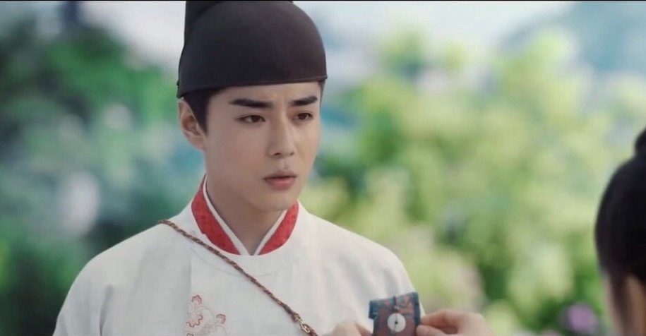 Этот персонаж вероятно дорисован ИИ из-за скандала с актером, игравшим эту роль.