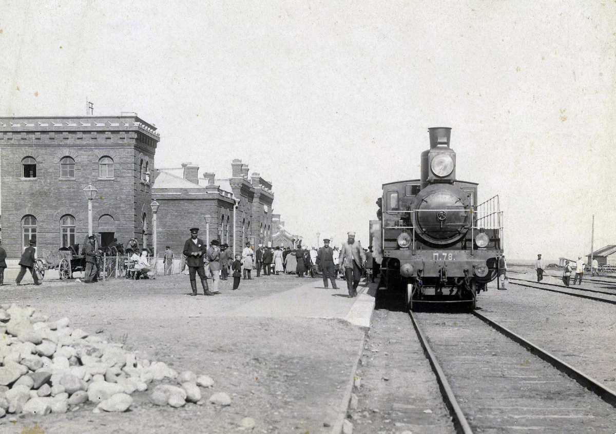 Первые фото вокзала в Ставрополе. Замляная платформа