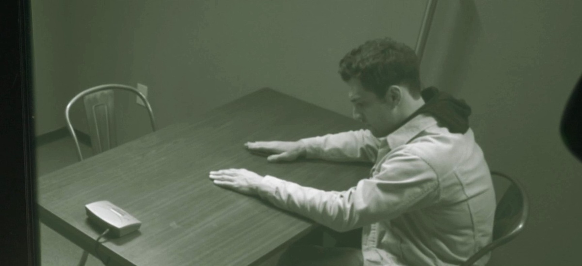 Скриншот из триллера "Список подозреваемых" ("Boneyard").