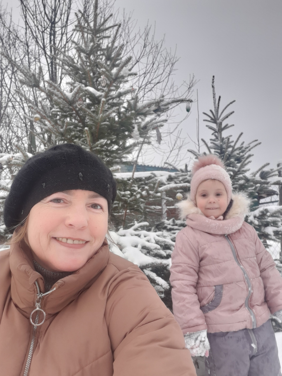 Шапке моей уже лет 10 прогулы на помойке ставят)))))