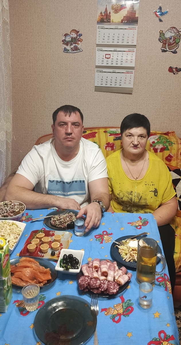 С сыном сегодня за столом.