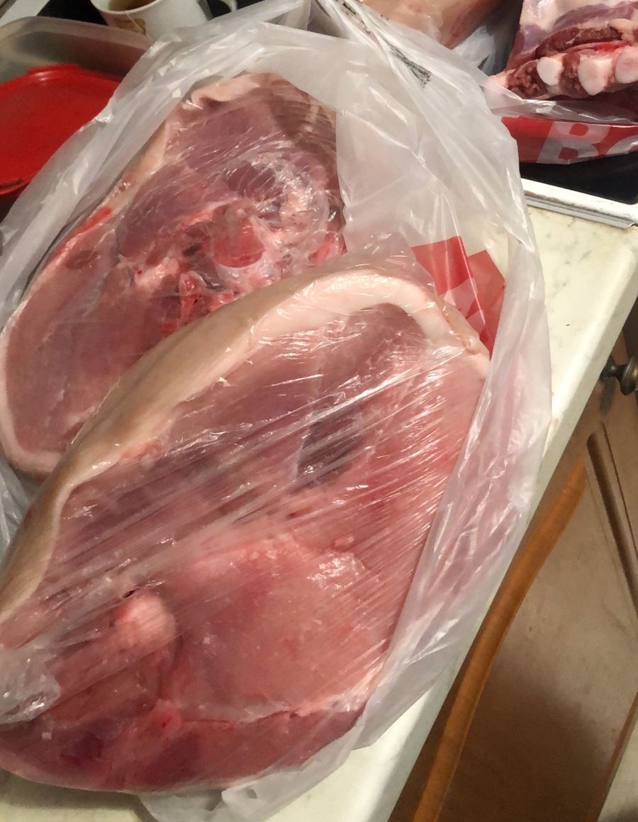 Такое мясо купили. 