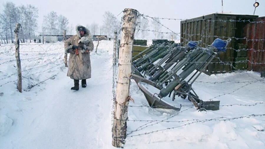 Зима... мроз... часовой...