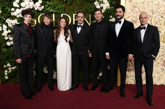Марк Эйдельштейн, Шон Бейкер, Саманта Куан, Каррен Карагулян, Алекс Коко, Ваче Товмасян и Юра Борисов на церемонии вручения премии "Золотой глобус", январь 2025  Фото: Кинопоиск