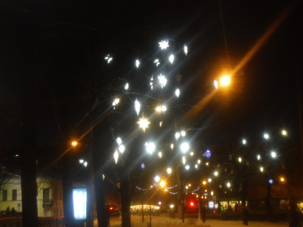 Фонарики в виде звёздочек мне очень нравятся. В них что-то есть, что и словами не передать 