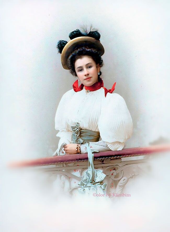 Изображение с просторов интернета. Фото колоризованное, цвета подобраны великолепно