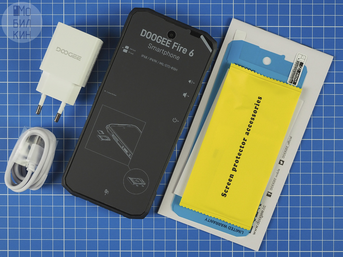 Комплект: смартфон, блок питания 18 Ватт, кабель USB Type-C, запасная защитная пленка, документация