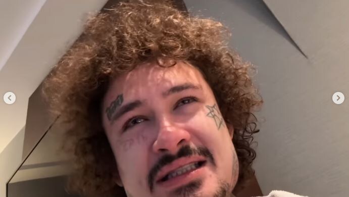 В блоге артисту советуют как можно скорее взяться за ум. 