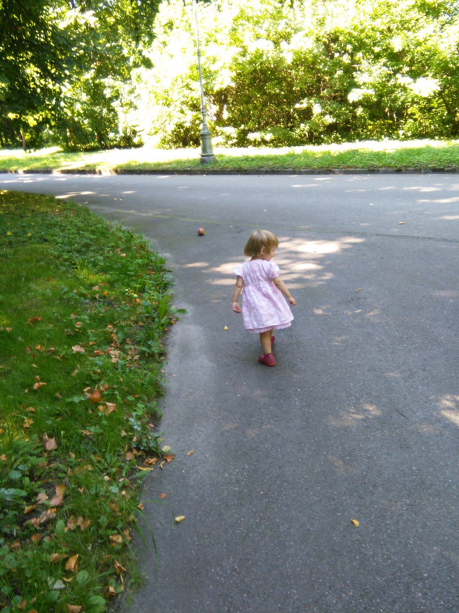 Дочка только в детстве носила платья, потом уже никогда 