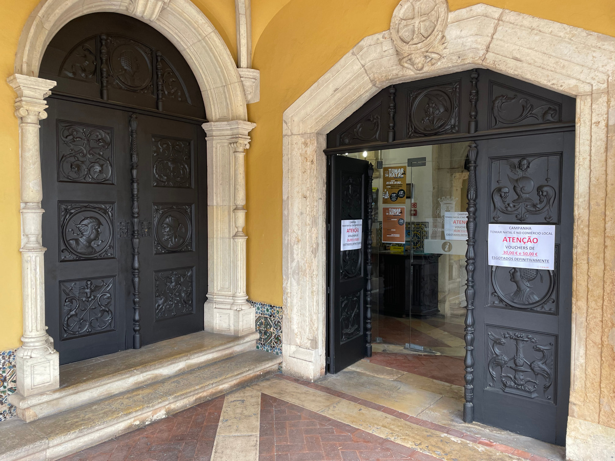 Дверь - настоящее произведение искусства