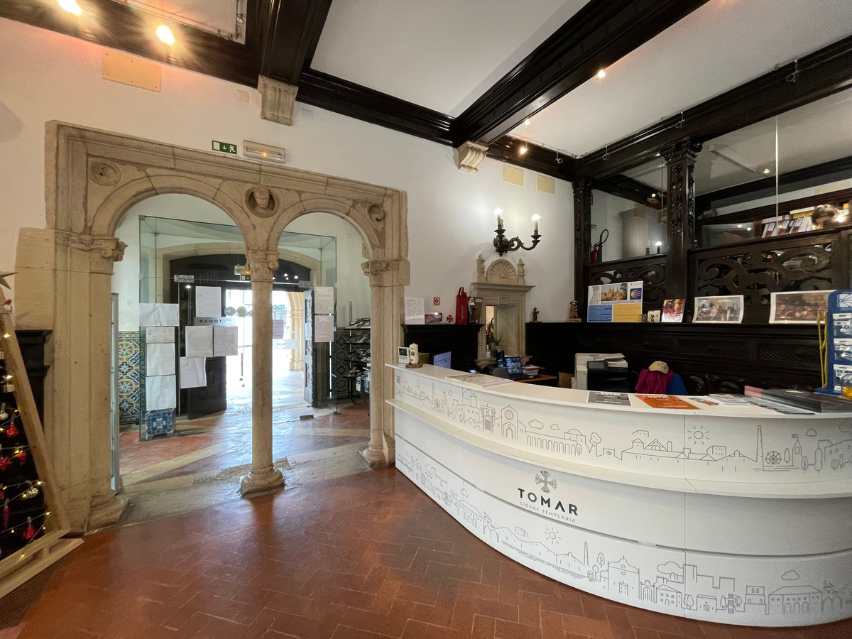 Вот эта двойная арка с колонном песередине покорила мое сердце