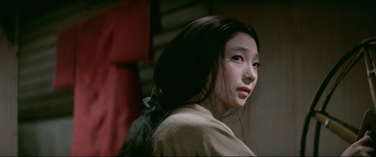 Лишь тоска плетёт моё веретено.