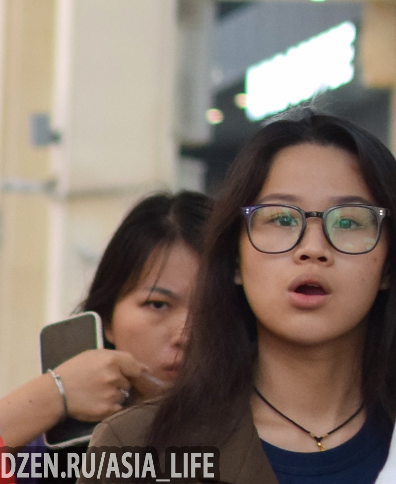 Китаянки на прогулке