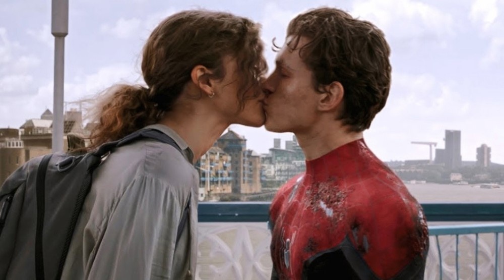     Зендая и Том Холланд, кадр из фильма «Человек-паук: Вдали от дома» (2019)