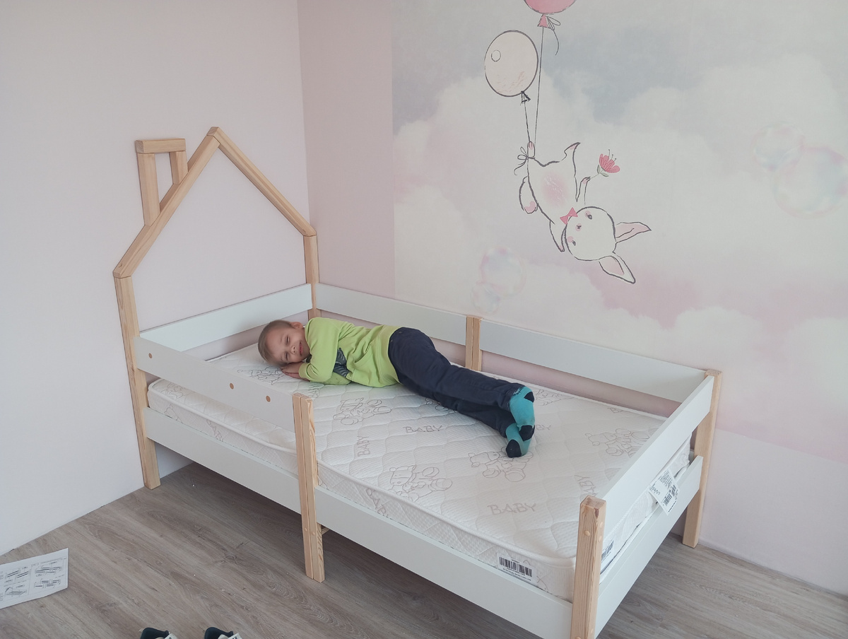 На полу тот самый кварцвинил за 500000 рублей😁